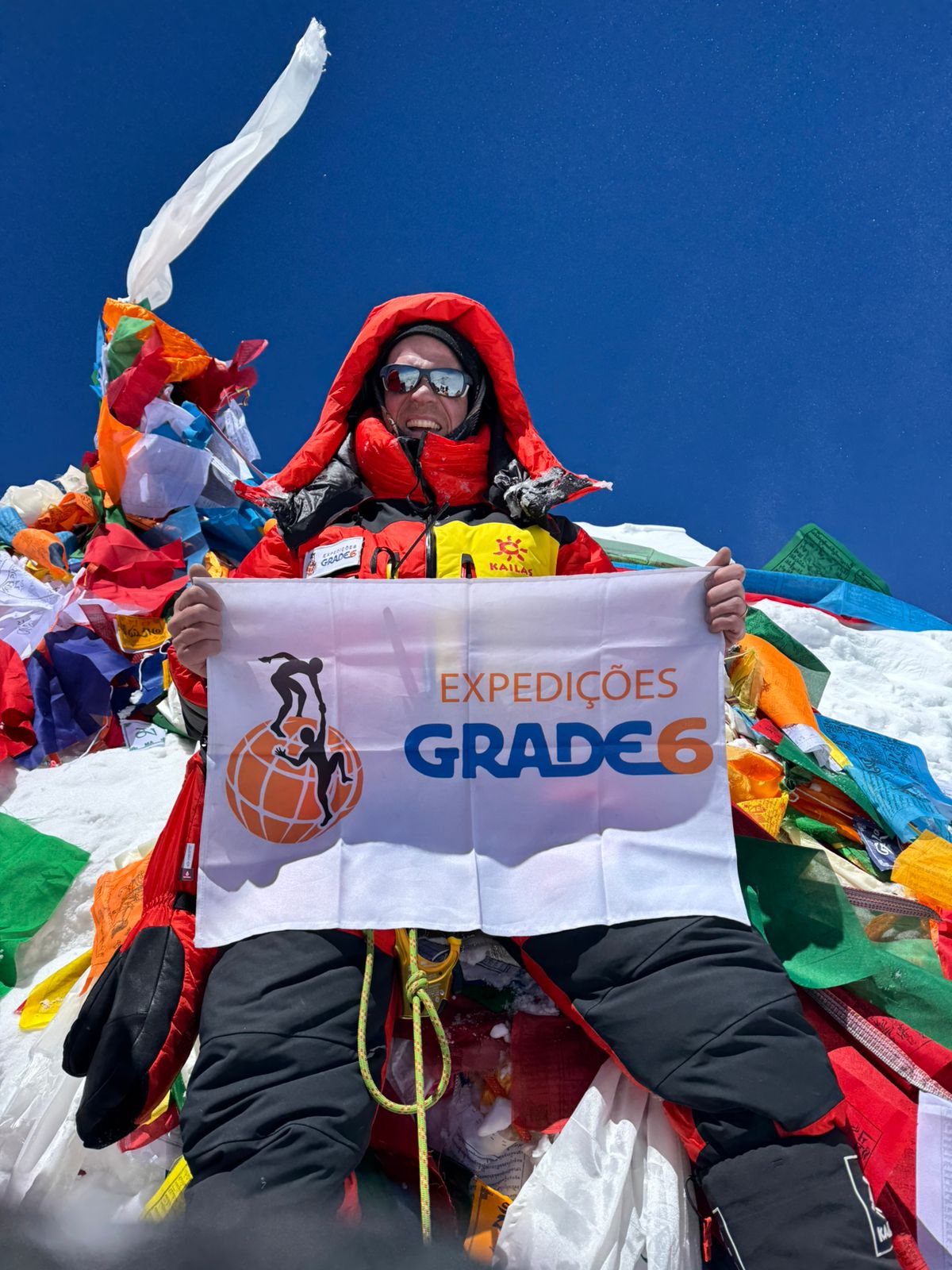Carlos Santalena — 5º cume no Everest